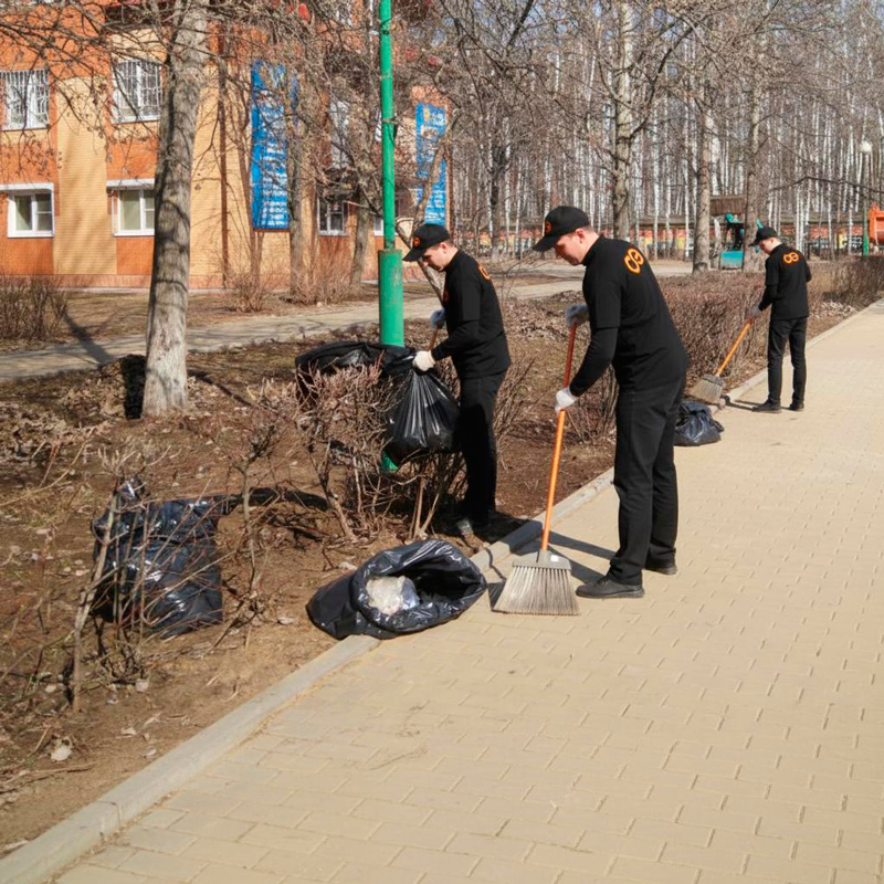 Уборка листьев в Спасске-Дальнем
